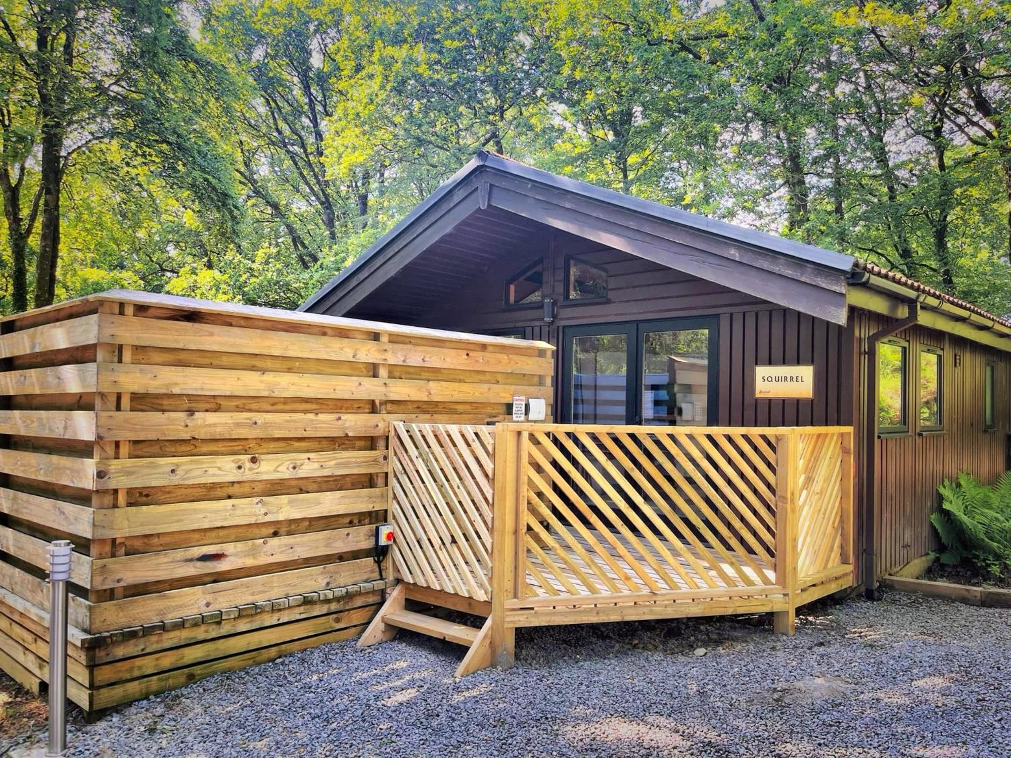 The Squirrel Lodge - Hot Tub - Pet Friendly - Pembrokeshire-Tenby Carmarthen Esterno foto